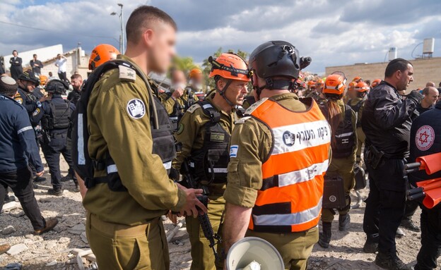 מפקד פיקוד העורף שי קלפר בזירת נפילה מבצע שאגת הארי מול איראן מפקד פיקוד העורף שי קלפר בזירת נפילה מבצע שאגת הארי מול איראן