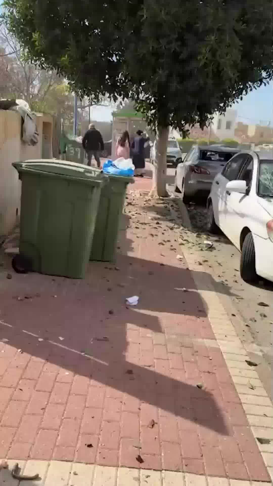 "כל הבית שלי שבור": תיעוד של תושבת השכונה ההמומה בזירה בבית שמש