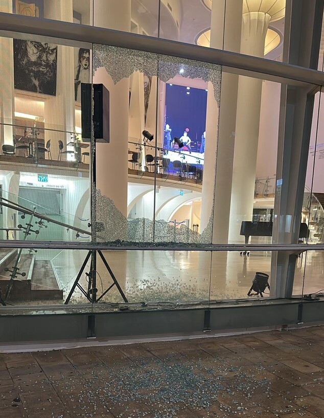 תיאטרון הבימה ניזוק כתוצאה מנפילת הטיל בתל אביב