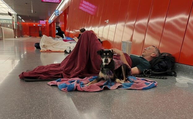 אזרחים בתל אביב תפסו מחסה בתחנה תת קרקעית