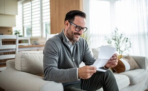 גבר שמח (צילום: shutterstock, ap)