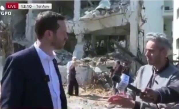 הכתב הבריטי סקנדר קרמני ודובר במשרד החוץ הישראלי