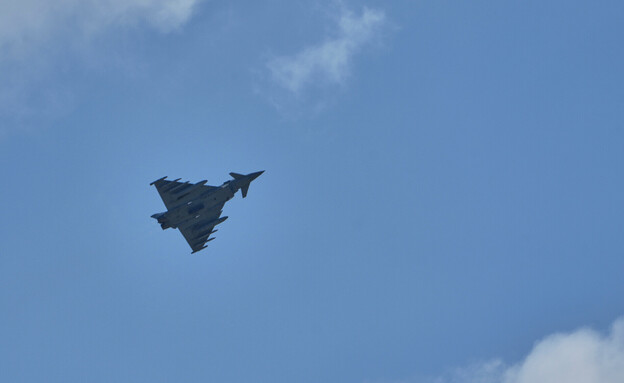 מטוס בריטי שממריא מבסיס חיל האוויר אקרוטירי בקפריסין מטוס בריטי שממריא מבסיס חיל האוויר אקרוטירי בקפריסין