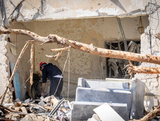 הרס מנפילת טיל איראני בתל אביב