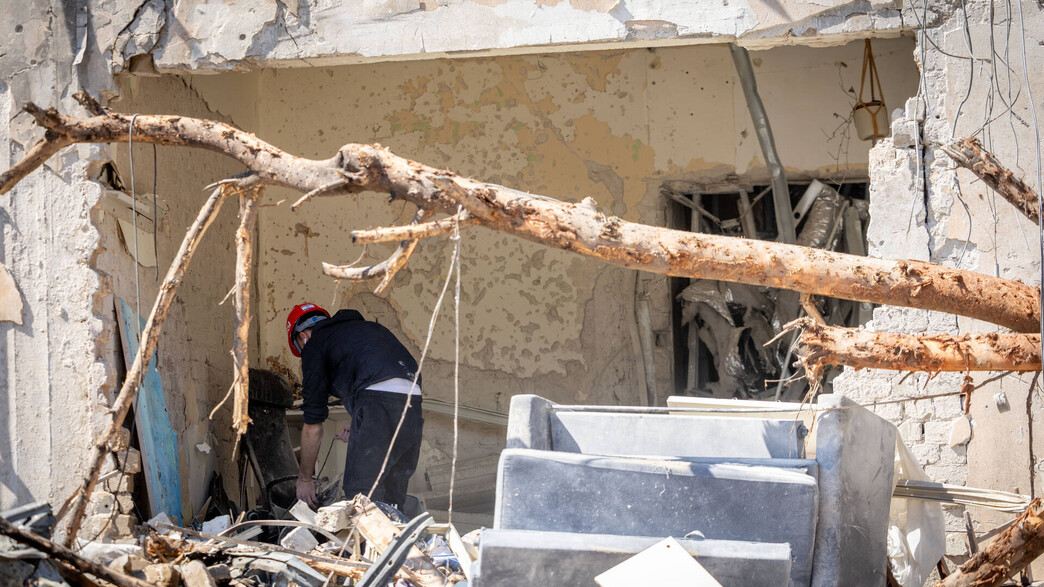 הרס מנפילת טיל איראני בתל אביב