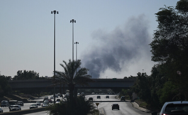 עשן מיתמר משגרירות ארה"ב בכווית