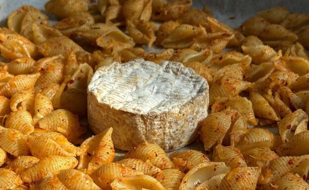 פסטה פריכה וגבינה מותכת