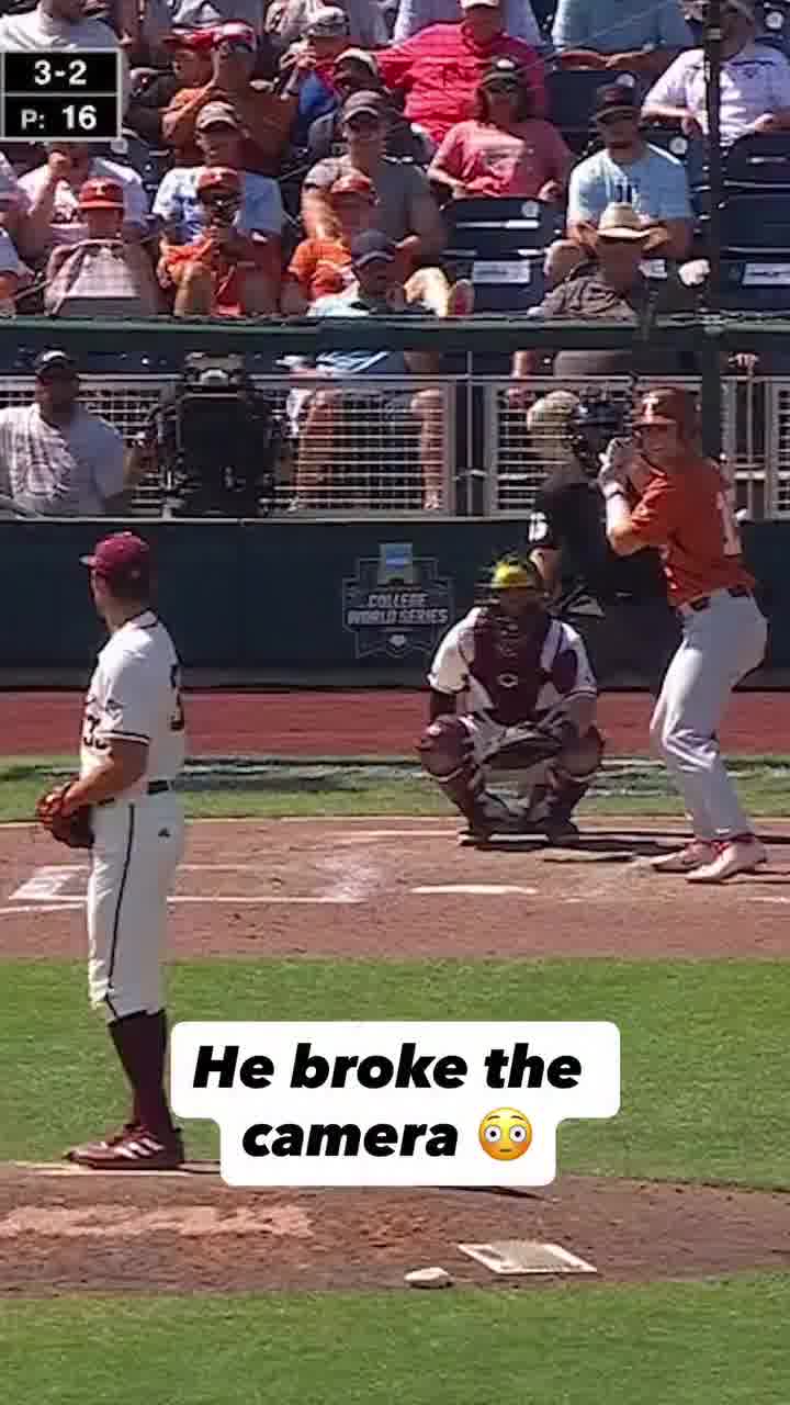 סיכוי של אחד למיליון: כדור הבייסבול שבר את המצלמה בשידור חי