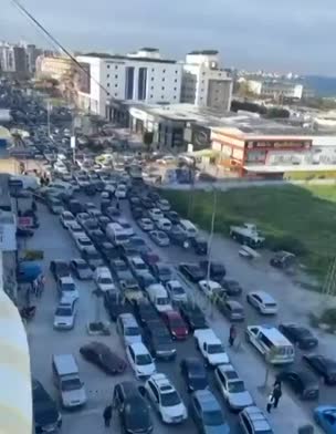 כאוס בדרום לבנון בעקבות בריחה של תושבים לאחר תקיפות חיל האוויר כאוס בדרום לבנון בעקבות בריחה של תושבים לאחר תקיפות חיל האוויר