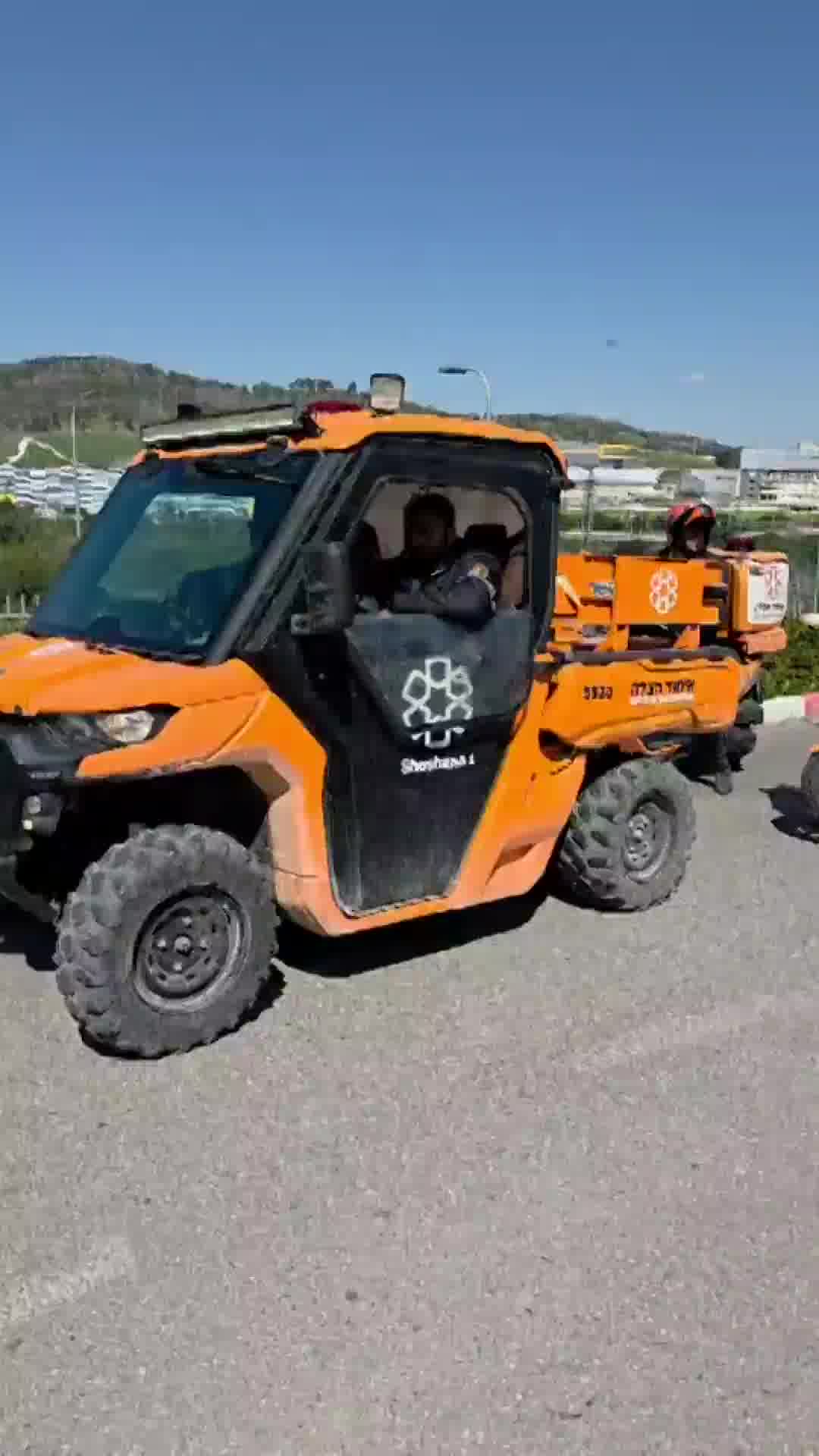 שיירה של איחוד הצלה בדרך לבית העלמין בבית שמש לחלוק כבוד אחרון לרונית אלימלך ז"ל מתנדבת הסניף