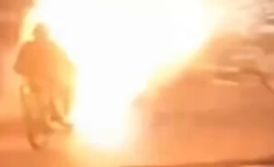 תיעוד שפורסם של תקיפת כוח ביטחון פנים של המשטר לכאורה (צילום: DEJ)