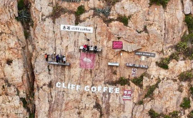 בית קפה על צוק