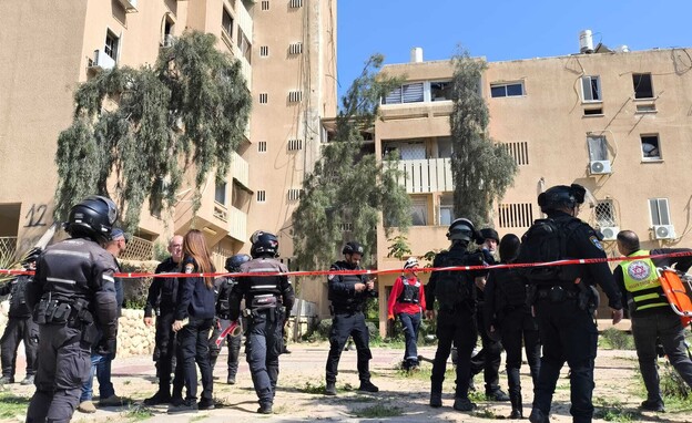 כוחות הצלה בזירת הנפילה בבאר שבע