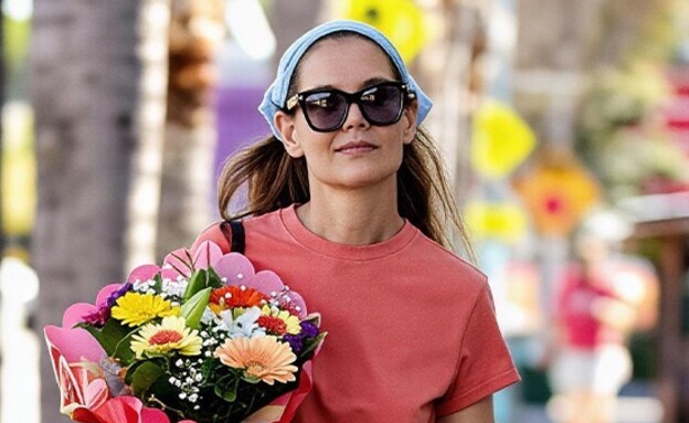 קייטי הולמס בנעלי בובה