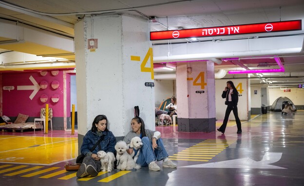 אזרחים תופסים מחסה בחניונים במהלך המלחמה עם איראן אזרחים תופסים מחסה בחניונים במהלך המלחמה עם איראן