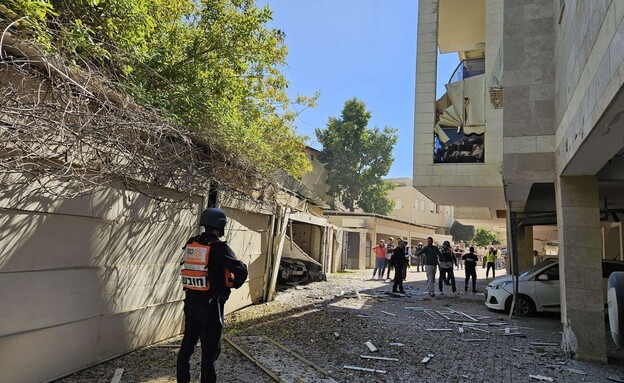 פגיעה ישירה בבית בפתח תקווה פגיעה ישירה בבית בפתח תקווה