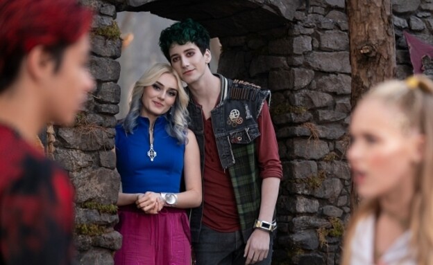 מיילו מנהיים ומג דונלי - זומבים 4 מיילו מנהיים ומג דונלי - זומבים 4