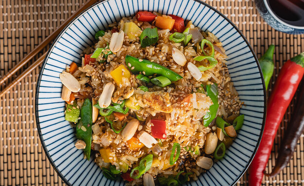 אורז מטוגן שהוא ארוחה שלמה אורז מטוגן שהוא ארוחה שלמה