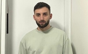 מתן אנגרסט בממ"ד (צילום: באדיבות המצולם)