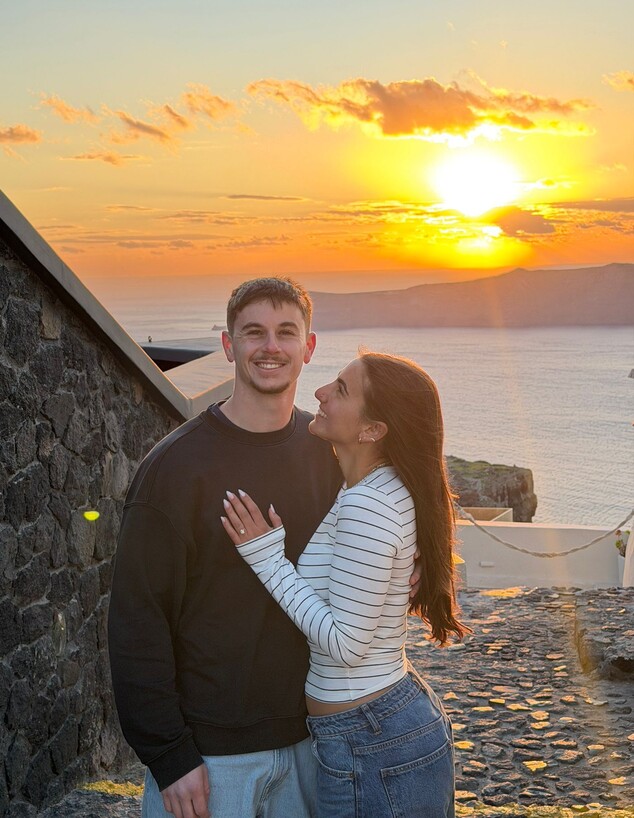 ההצעה המרגשת בסנטוריני