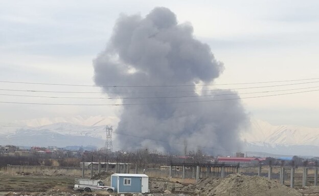 פטריות עשן אחרי התקיפה באורמיה באיראן