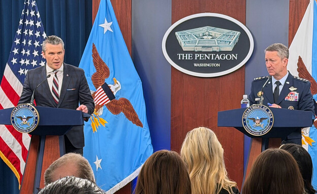 דן קיין ופיט הגסת' (צילום: Reuters)