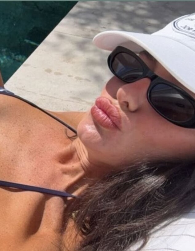 אדל נופשת בבית