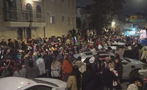 מסיבת פורים בשכונת נחלאות בירושלים, בניגוד להנחיות (צילום: N12)