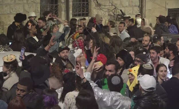 מסיבת פורים בשכונת נחלאות בירושלים, בניגוד להנחיות מסיבת פורים בשכונת נחלאות בירושלים, בניגוד להנחיות