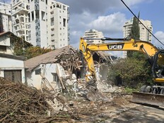 הריסה בשיכון המועצה ברמת השרון