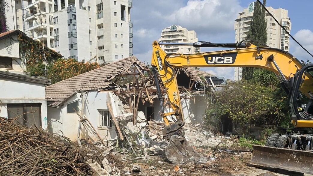 הריסה בשיכון המועצה ברמת השרון