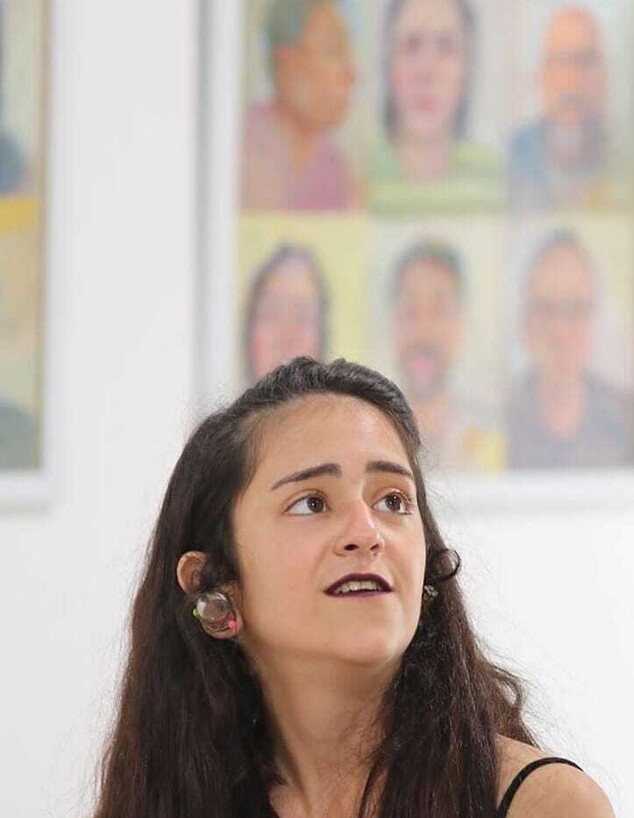 האומנית האיראנית ממוצא יהודי רויה אברהים