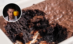 קראסט פריך כמו מרנג ופנים עשיר ופאדג'י (צילום: בן שי, mako אוכל)