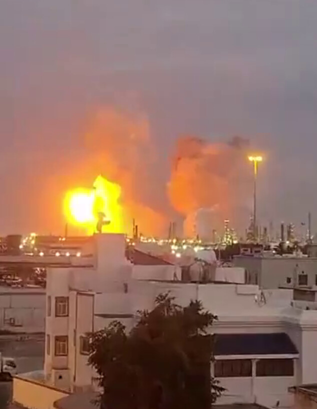 איראן תקפה את מתקני הנפט בבחריין