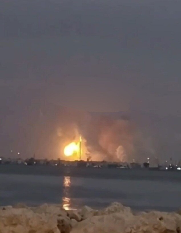 איראן תקפה את מתקני הנפט בבחריין