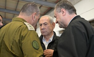 רה"מ בנימין נתניהו בביקור בסיס פלמחים עם שר הביטחון והרמטכ"ל  (צילום: מעיין טואף, לע"מ)