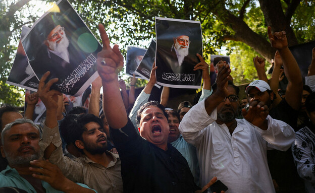 מפגינים בהודו אחרי חיסול ח'אמנאי