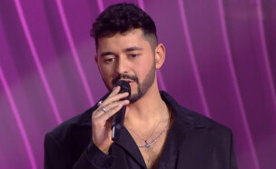 נועם בתן במשדר חשיפת השיר לאירוויזיון (צילום: תאגיד השידור כאן 11)