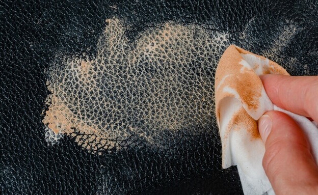 לנקות עור, כתם על עור (צילום: shutterstock_HalynaRom)