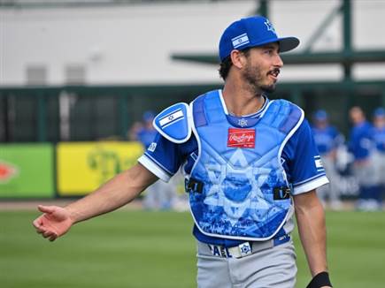 בעיצוב מיוחד, סטאבס עם ציוד המיגון החגיגי שלו לאליפות (GETTY) (צילום: ספורט 5)