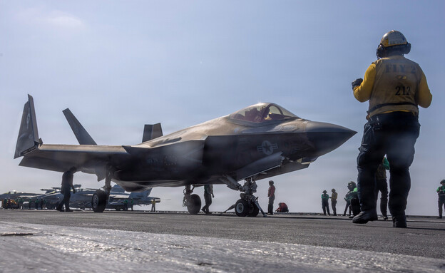 מטוסי F-35 על נושאת המטוסים אברהם לינקולן, 28.2.2026
