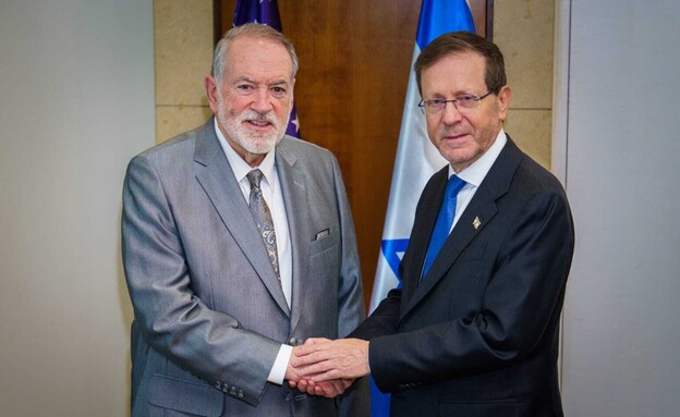 נשיא המדינה בפגישתו עם מייק האקבי