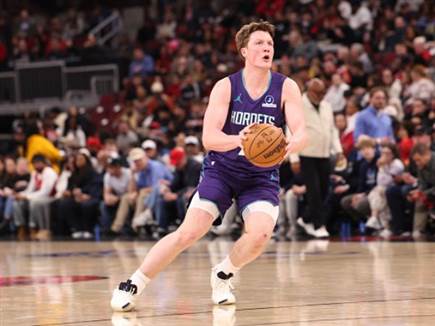 מאמן שרלוט צ`ארלס לי. מהצעירים בליגה (Geoff Stellfox/Getty Images) (צילום: ספורט 5)