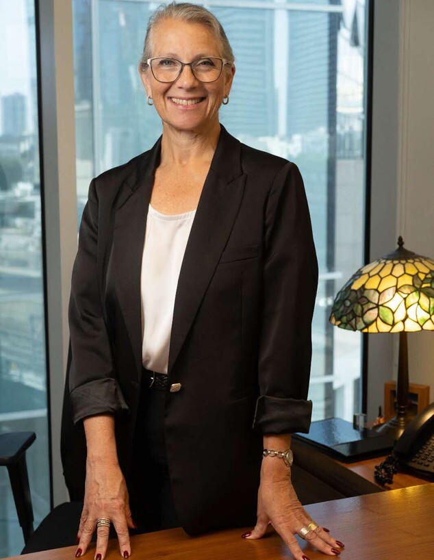 רונית מר, מנגשרת בענייני משפחה וירושה