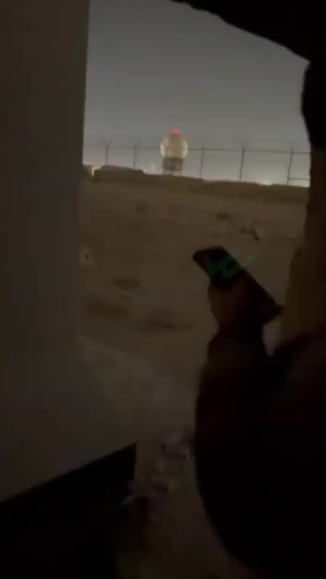 תיעוד: כטב"ם איראני פגע הלילה במכ"ם בבסיס אמריקאי בכווית