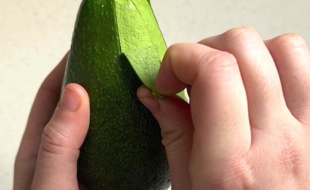 השיטה החדשה לקילוף אבוקדו