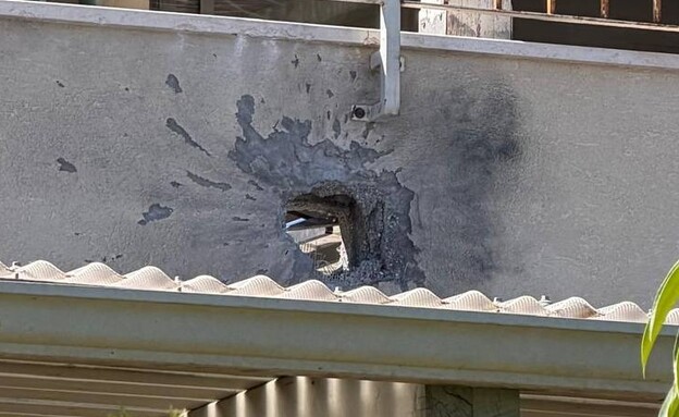 בית שנפגע מכטב"ם במועצת מטה אשר