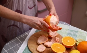 מקלפת תפוז (צילום: shutterstock By Djem)