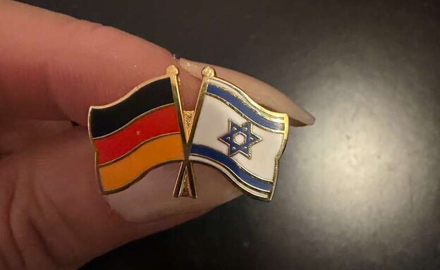 הסיכה שליז קיבלה מהחייל הגרמני שפגשה בישראל הסיכה שליז קיבלה מהחייל הגרמני שפגשה בישראל