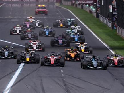 מרצדס הראשונים להתגבר על התקנות החדשות (צילום: ספורט 5)